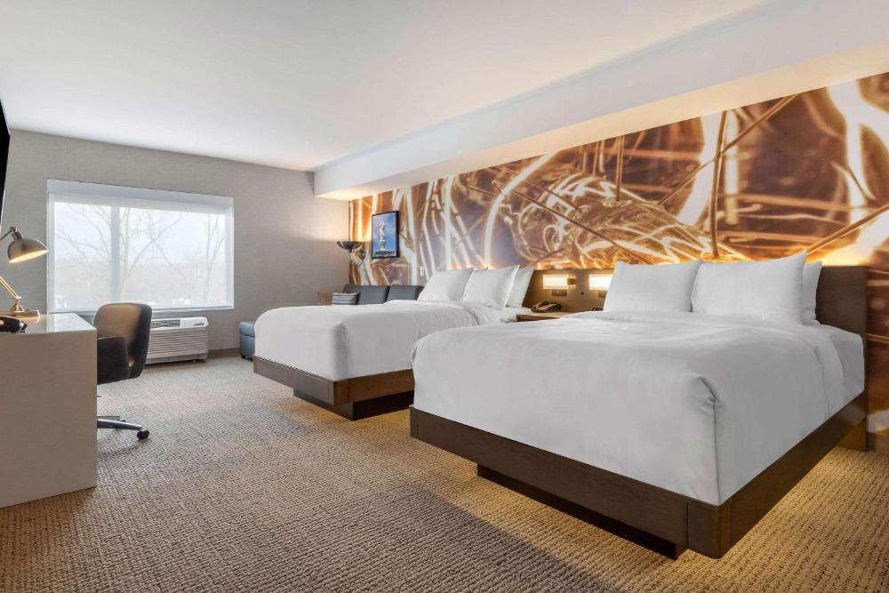 1 Bedroom Queen Suite with 2 Queen Beds  interior